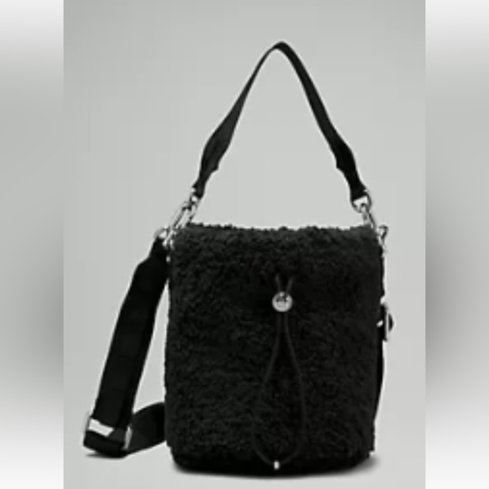 Lululemon Crossbody Bucket Bag Fleece